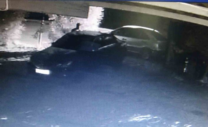 Malatya’da oto hırsızlığı girişimi kameraya yansıdı