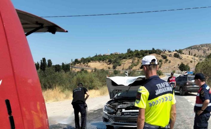 Malatya’da otomobil ile çapa motoru çarpıştı: 3 yaralı