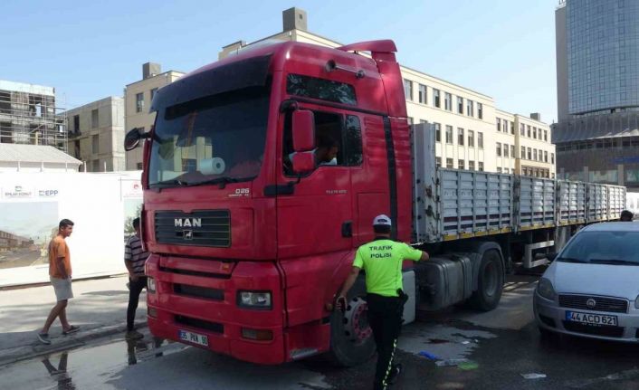 Malatya’da tır yayaya çarptı: 1 yaralı