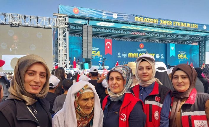 Malazgirt Zaferi’nin 954. yılında Erzurumlu Hüsna teyze dualarıyla tarihe tanıklık etti