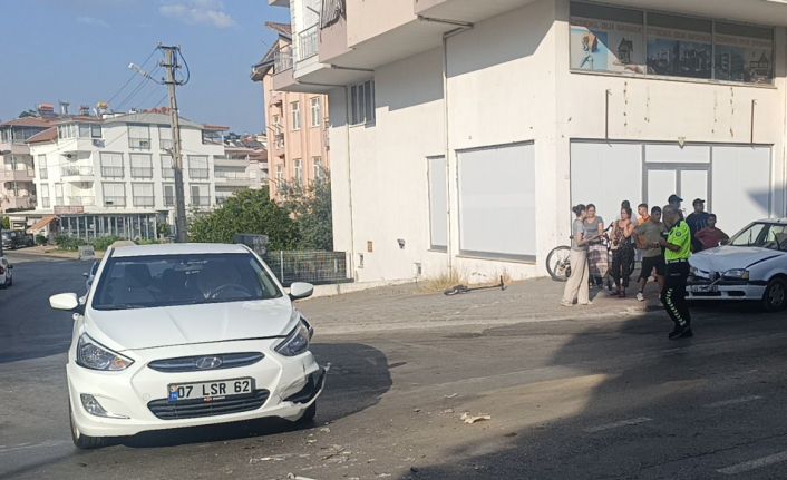 Manavgat’ta iki otomobil çarpıştı: 1 yaralı