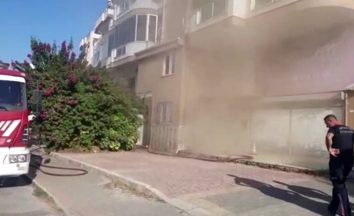 Manavgat’ta iş yeri yangını ucuz atlatıldı