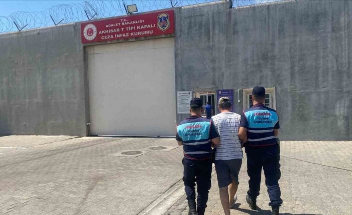 Manisa’da 30 yıl hapis cezasıyla aranan şahıs yakalandı