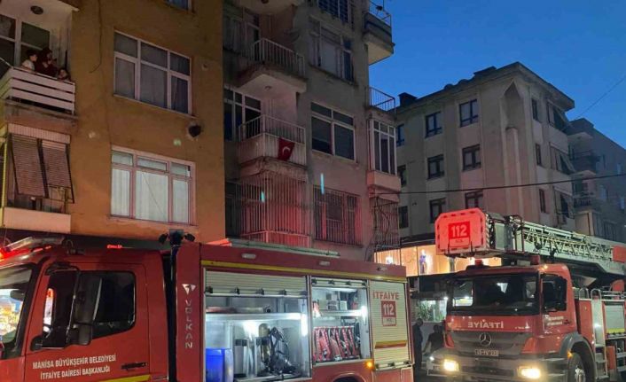 Manisa’da evini yakmaya çalışan şahıs gözaltına alındı