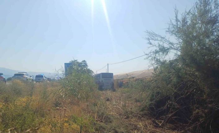 Manisa’da otobüs yoldan çıktı, 35 yolcu ölümden döndü