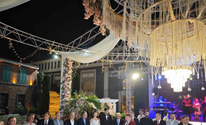 Manisa’da siyaset dünyası bu düğünde buluştu