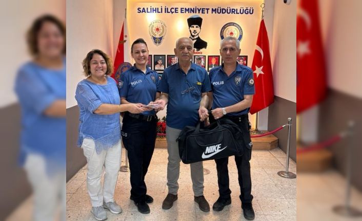 Manisa’da vatandaşın yolda bulduğu 20 bin lira sahibine teslim edildi