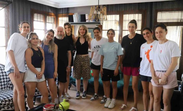 Manisa’nın tek kadın basketbol takımı diyetisyen kontrolünden geçti