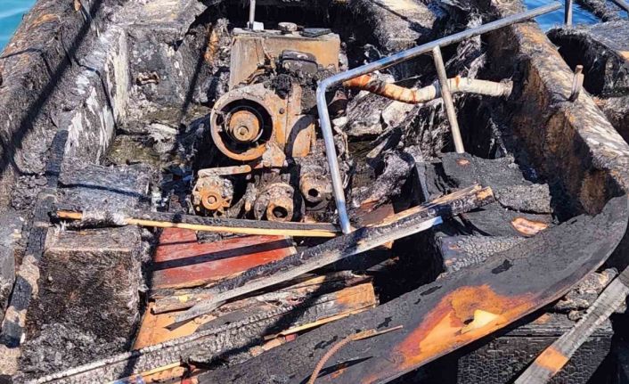 Marinadaki yangında teknelerden geriye iskeletleri kaldı