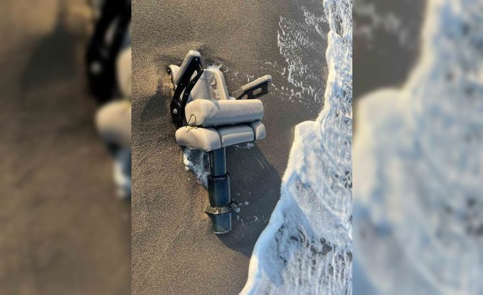 Marmara Denizi’nde parçalanmış şekilde bulunan yatın koltuğu Çanakkale’de karaya vurdu