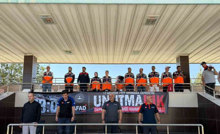 Marmara depreminde hayatını kaybedenler Van’da anıldı