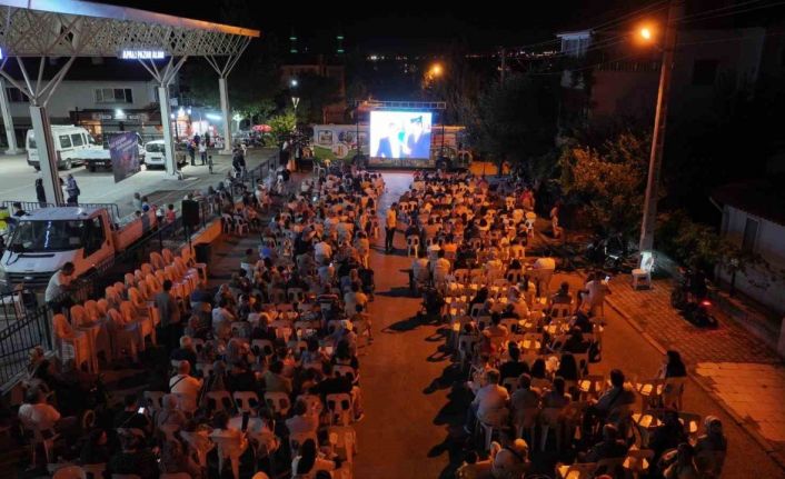 Mehmet Tönge Mahallesi’nde nostaljik sinema keyfi