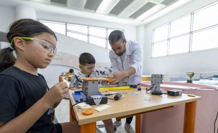 Mercan Bilim Merkezi’nde yaz tatili bilimle geçiyor