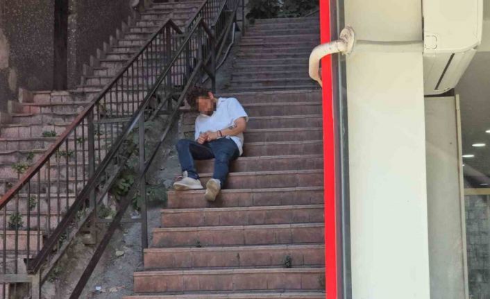 Merdivenlerde baygın bulunan kişi hastaneye kaldırıldı