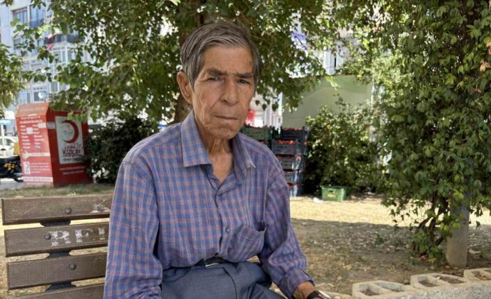 Merhum abisi Neşet Ertaş’la turnelerdeydi, şimdi sokaklarda