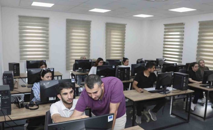 Mersin Büyükşehir Belediyesinden ücretsiz ofis programları eğitimi desteği