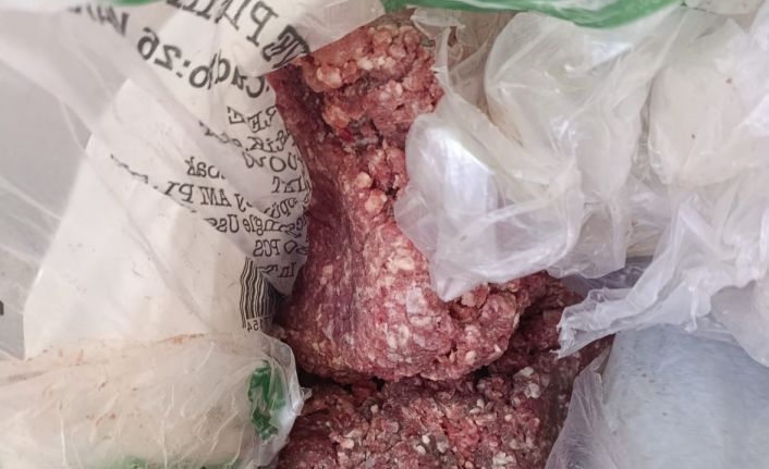 Mersin’de bir markette bozulmuş et ele geçirildi