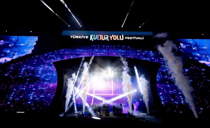 Merve Özbey memleketi Erzurum’da rüzgâr gibi esti