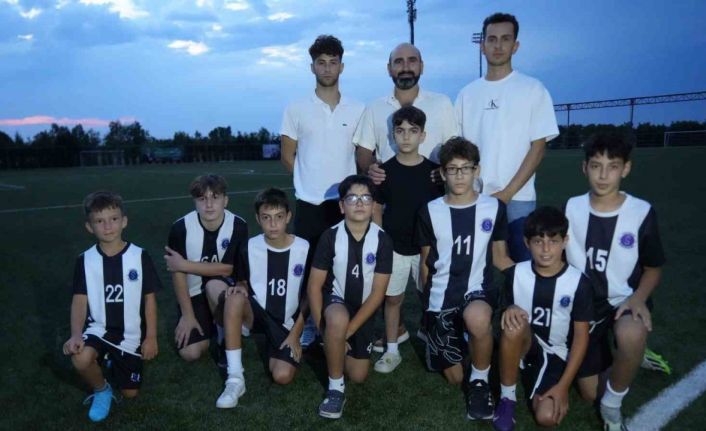 Messi ve Ronaldo hayaliyle sahaya çıkıyorlar