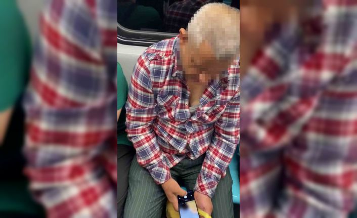 Metro’da gizlice kadınların fotoğrafını çekti: Fark edilince telefonunu kırdı