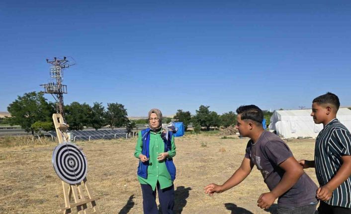 Mevsimlik tarım işçisi çocuklar sinema ve oyun etkinliği ile keyifli zaman geçirdi