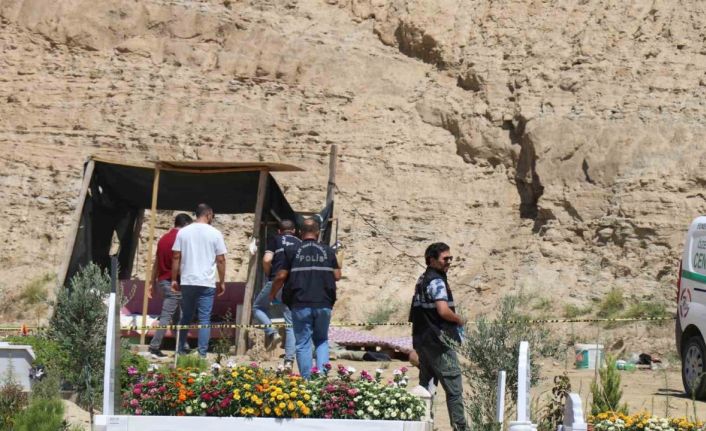 Mezarlıkta yaşayan adam, mezarcılar tarafından ölü bulundu