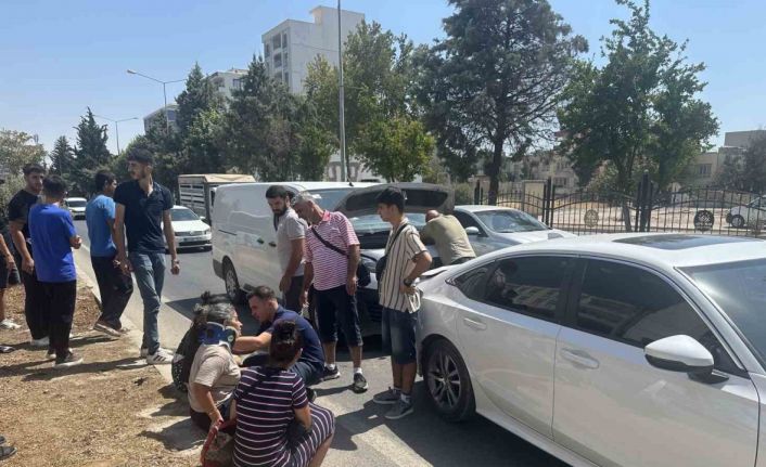 Midibüs ile otomobil çarpıştı: 1 yaralı