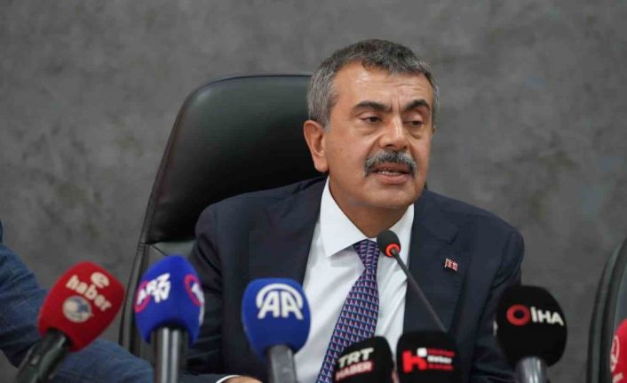 Milli Eğitim Bakanı Tekin’de CHP Genel Başkanı Özgür Özel’e şarkılı gönderme;