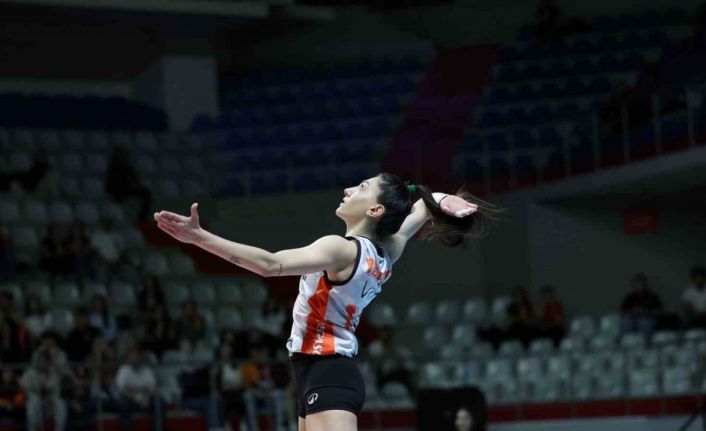 Milli smaçör Yaprak Erkek, 3 yıl daha Eczacıbaşı’nda