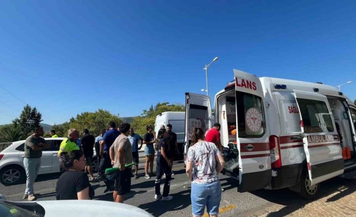 Minibüs yayaya çarptı: 1 yaralı