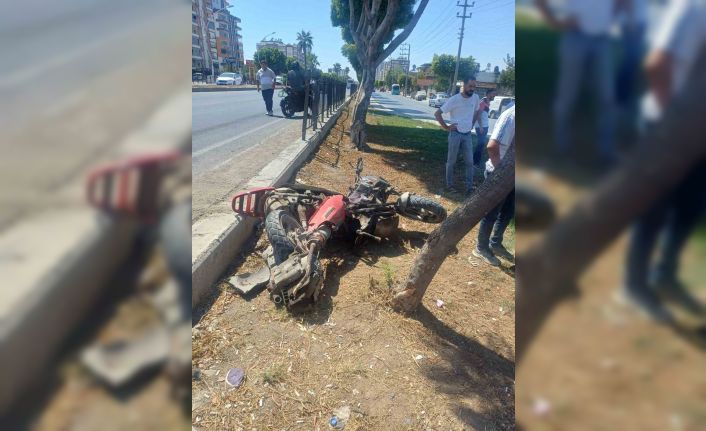 Minibüsle motosiklet çarpıştı: 1 ölü,  2 yaralı