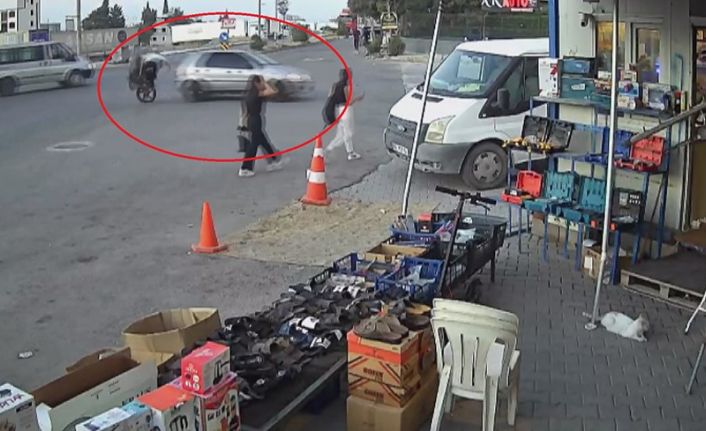 Motosikletin otomobile ok gibi saplandığı anlar kamerada