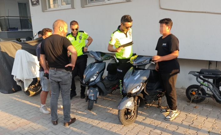 Motosikletleri bırakıp kaçtılar, yakalanınca "Biz minibüsle geldik" dediler