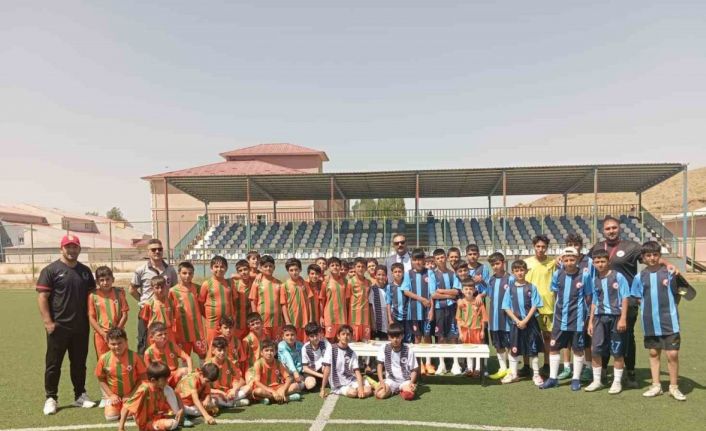 Müdür Aksoy’dan minik sporculara ziyaret