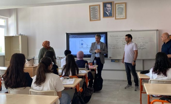 Müdür Yılmaz: "Öğrencilerimizle birlikte daha güçlü bir gelecek için sahadayız"