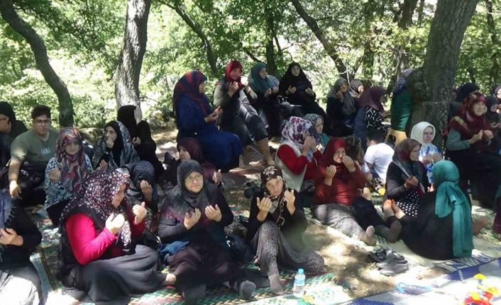 Mudurnu’da Hacet Bayramı coşkusu: Yüzlerce kişinin katılımıyla kutlandı