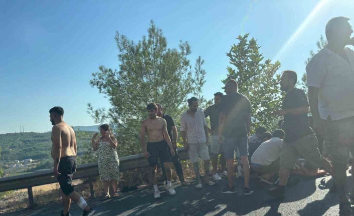 Muğla-Antalya Karayolu’nda zincirleme kaza: 1’i ağır 2 yaralı