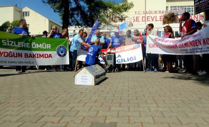Muğla’da memurlar iş bırakıp tabutlu eylem yaptı