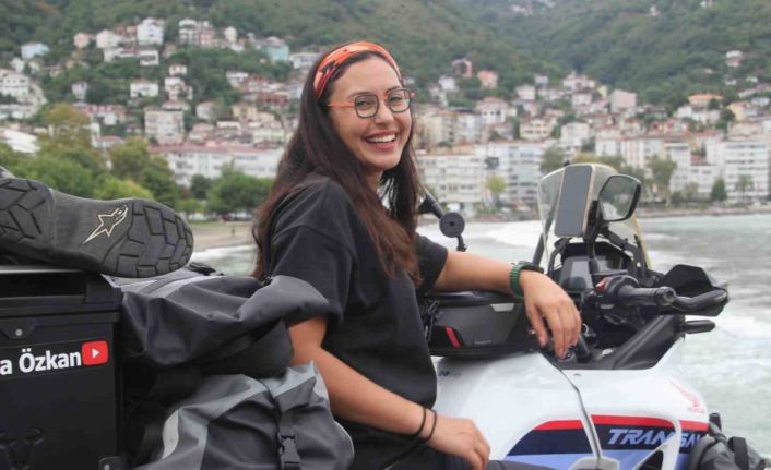 Mühendis kadın, motosikletiyle zorlu yolları kullanarak tek başına Türkiye’yi dolaşıyor
