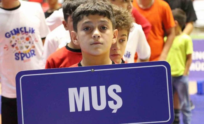 Muş’ta 17 ilden 250 sporcu minderde buluştu