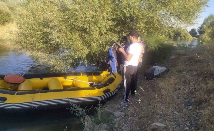 Muş’ta 3 kişi nehrin ortasında mahsur kaldı