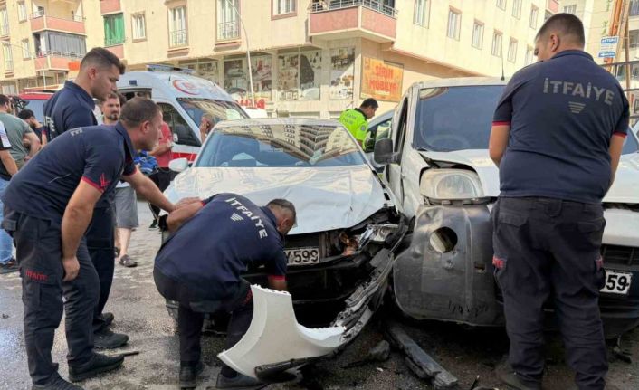 Muş’ta trafik kazası: 1’i çocuk 3 yaralı
