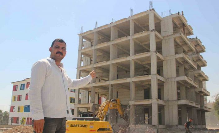 Müteahhit kendisini ihbar etti: Bina mühürlenerek yıkımı yapıldı