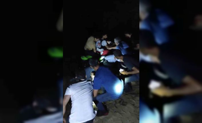 Nehirde mahsur kalan 5 kişi kurtarıldı