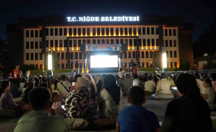 Niğde’de minderli sinema günleri büyük katılımla tamamlandı