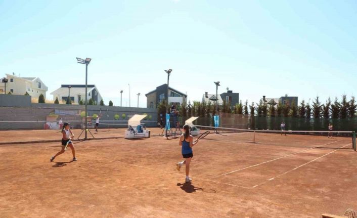 Nilüfer’de genç raketler mücadele etti