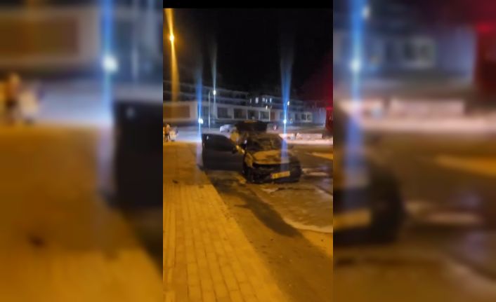 Nilüfer’de park halindeki otomobil alev aldı