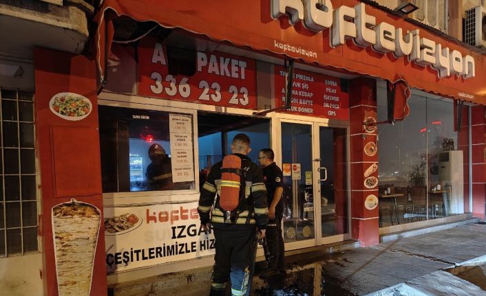 Ocaktaki köz iş yerinde yangın çıkardı