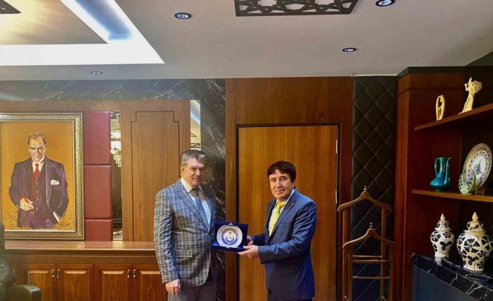 Odunpazarı Kaymakamı Ömer Ulu’ya plâket takdimi
