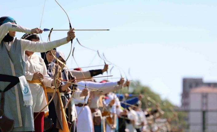 Okçular Sivas’ta derece ve milli takım için yarışıyor